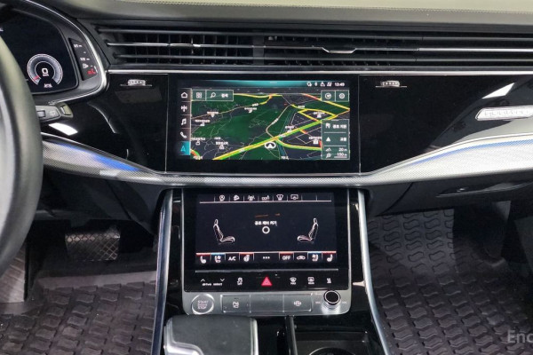 2020 Audi Q8 с пробегом 50 049 км