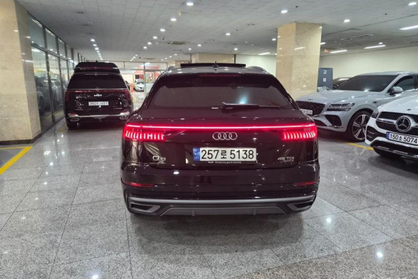 2021 Audi Q8 с пробегом 105 189 км
