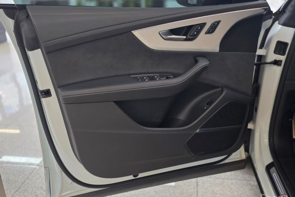 2023 Audi Q8 с пробегом 38 776 км