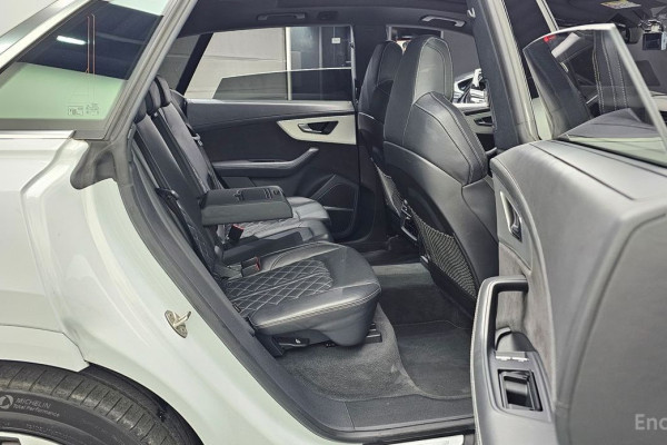 2021 Audi Q8 с пробегом 87 025 км