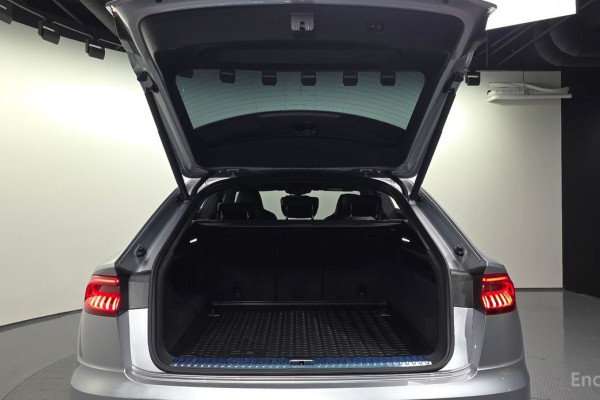 2022 Audi Q8 с пробегом 96 025 км