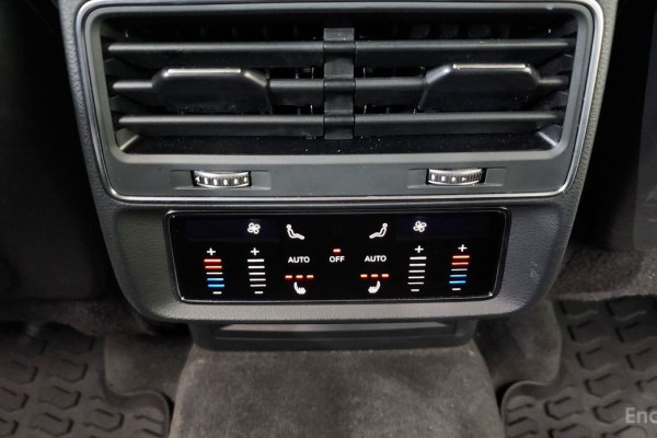 2020 Audi Q8 с пробегом 50 049 км