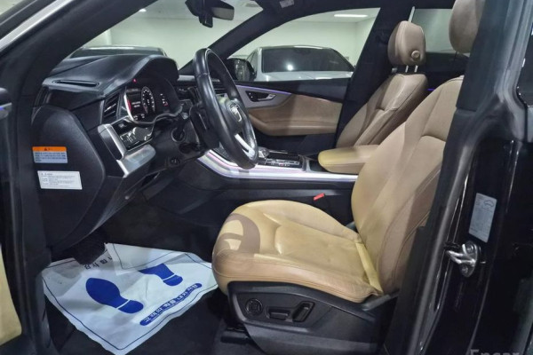 2021 Audi Q8 с пробегом 105 189 км