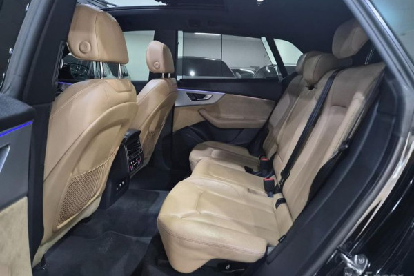 2021 Audi Q8 с пробегом 105 189 км