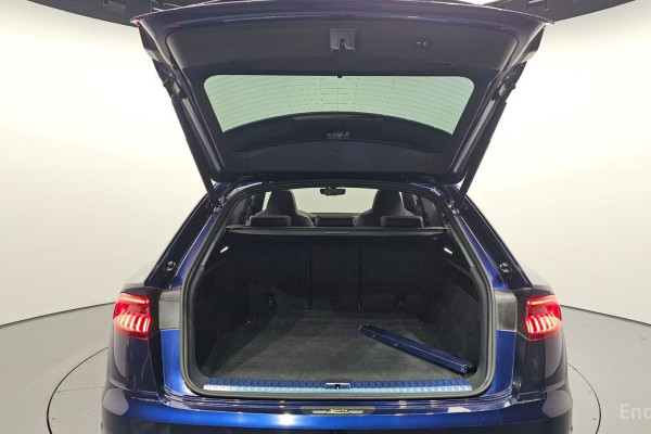 2023 Audi Q8 с пробегом 43 383 км