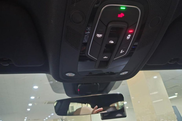 2021 Audi Q8 с пробегом 105 189 км