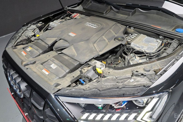 2023 Audi Q7 с пробегом 32 758 км