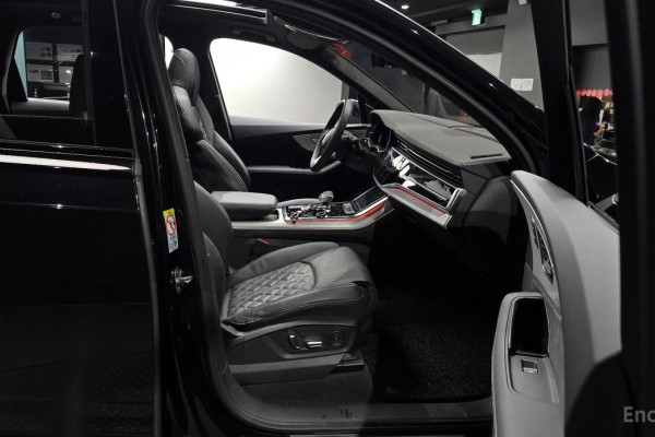 2023 Audi Q7 с пробегом 32 758 км