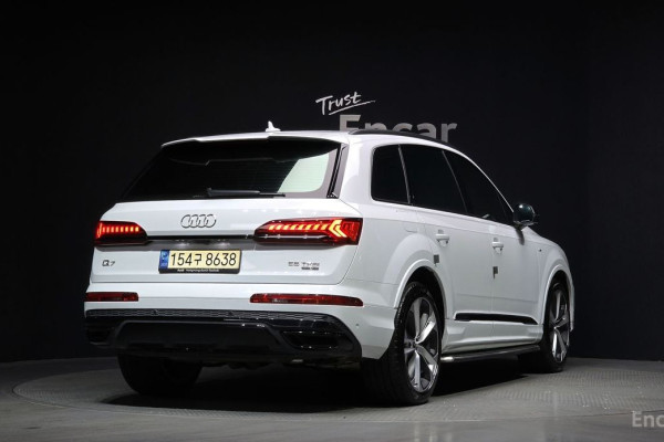 2023 Audi Q7 с пробегом 42 752 км