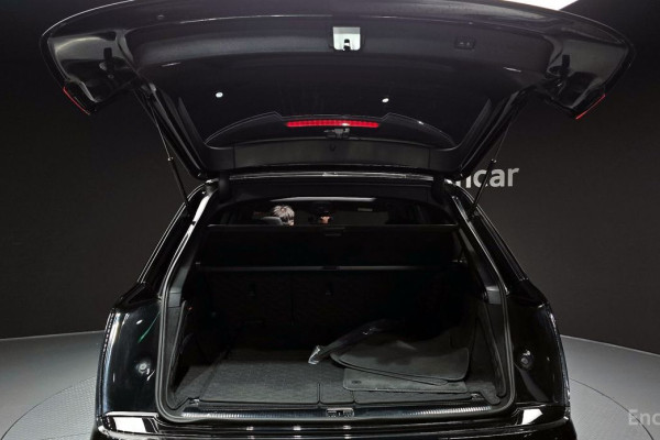 2023 Audi Q7 с пробегом 32 758 км