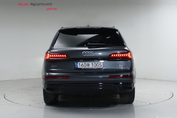2023 Audi Q7 с пробегом 38 749 км
