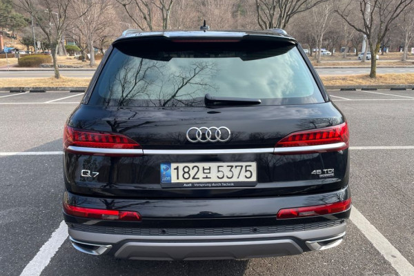 2022 Audi Q7 с пробегом 138 000 км