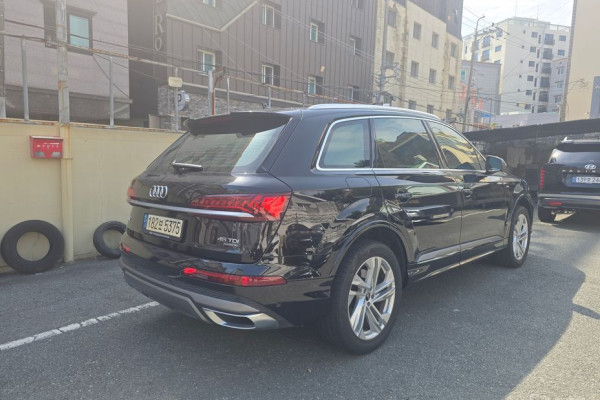 2022 Audi Q7 с пробегом 138 000 км