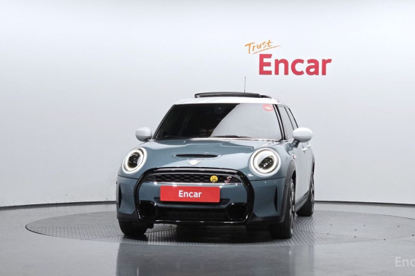 2023 Mini  с пробегом 12 768 км