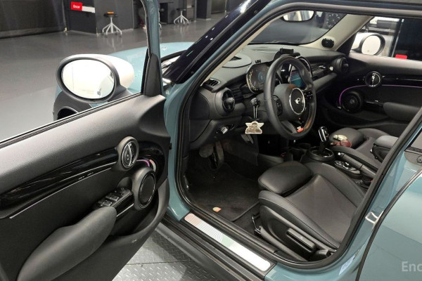 2023 Mini  с пробегом 12 768 км