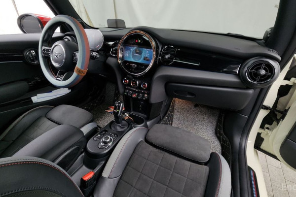 2023 Mini  с пробегом 9 546 км