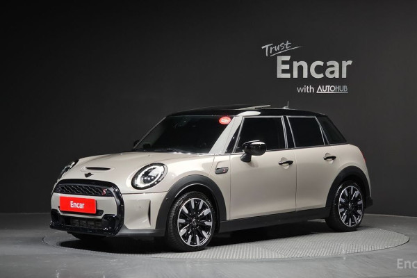 2023 Mini  с пробегом 9 842 км