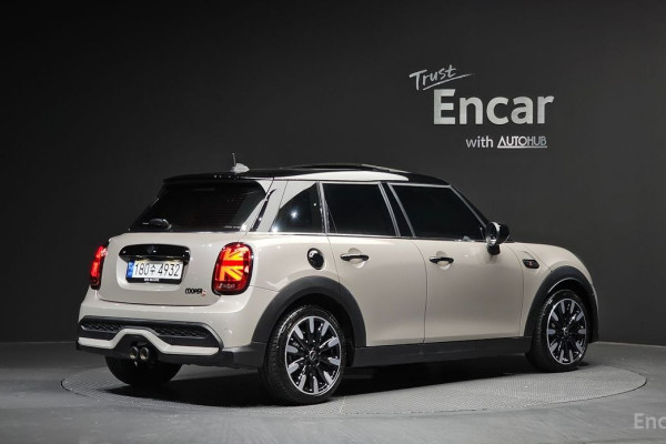 2023 Mini  с пробегом 9 842 км