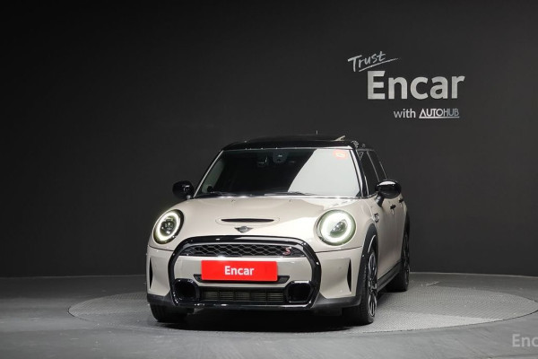 2023 Mini  с пробегом 9 842 км