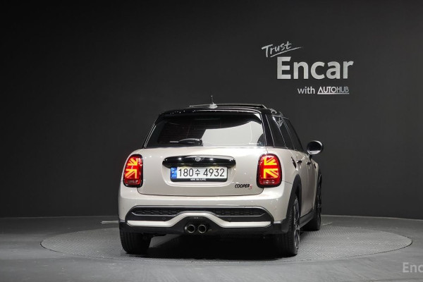 2023 Mini  с пробегом 9 842 км