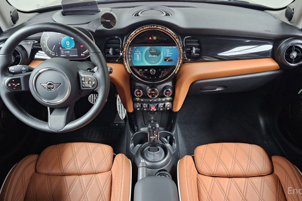 2023 Mini  с пробегом 9 842 км