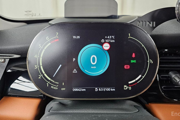 2023 Mini  с пробегом 9 842 км