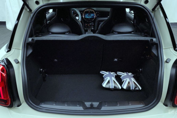 2023 Mini  с пробегом 9 546 км