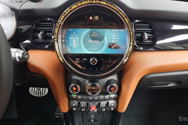 2023 Mini  с пробегом 9 842 км