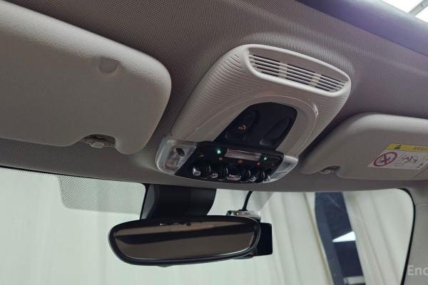 2023 Mini  с пробегом 9 842 км