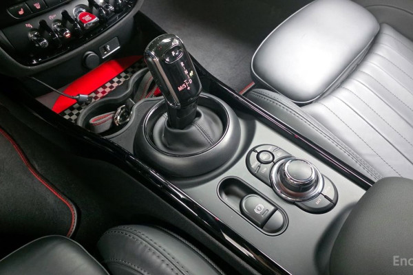 2022 Mini Clubman с пробегом 27 612 км