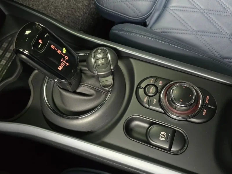 2022 Mini Clubman с пробегом 48 106 км