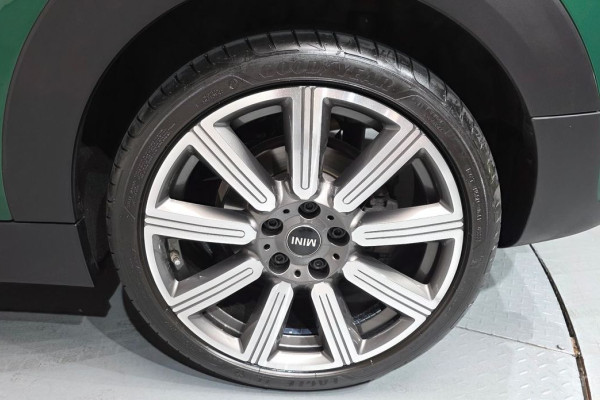 2023 Mini Clubman с пробегом 14 177 км