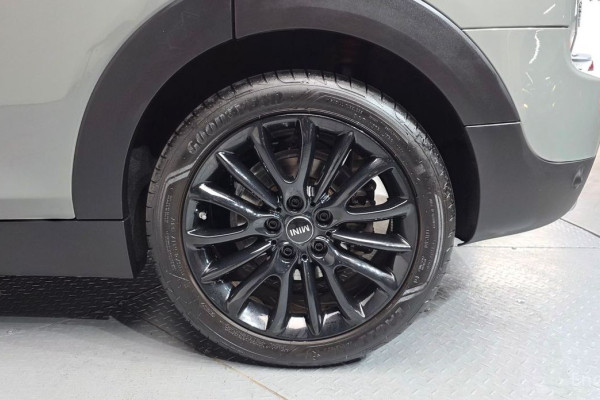 2022 Mini Clubman с пробегом 17 736 км