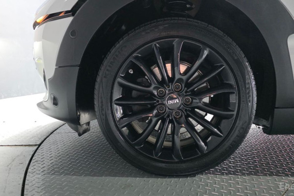 2022 Mini Clubman с пробегом 53 327 км