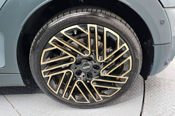 2022 Mini Clubman с пробегом 27 106 км