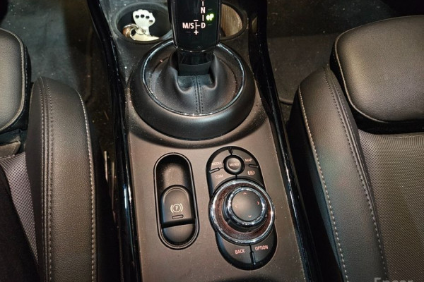 2023 Mini Clubman с пробегом 38 816 км