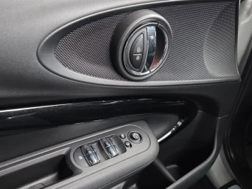 2022 Mini Clubman с пробегом 53 327 км