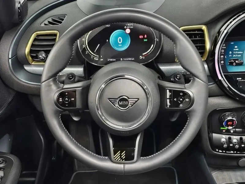 2022 Mini Clubman с пробегом 27 106 км