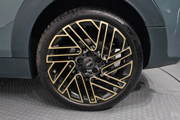 2022 Mini Clubman с пробегом 75 540 км