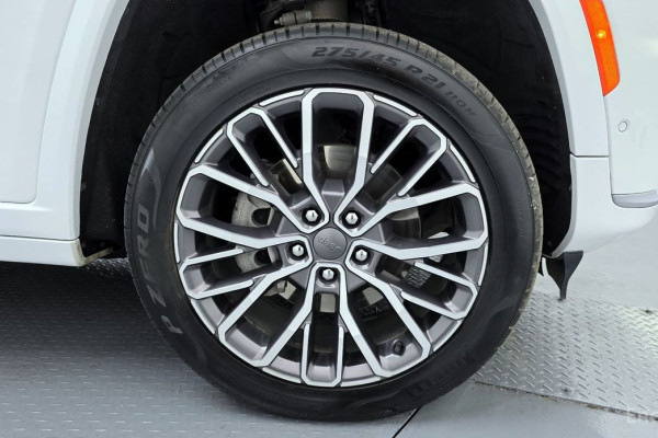 2023 Jeep Cherokee с пробегом 49 732 км