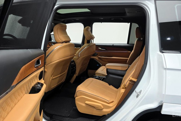 2023 Jeep Cherokee с пробегом 49 732 км