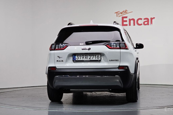 2022 Jeep Cherokee с пробегом 23 658 км