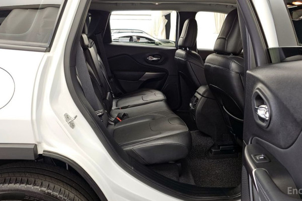 2022 Jeep Cherokee с пробегом 23 658 км