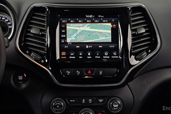 2022 Jeep Cherokee с пробегом 23 658 км