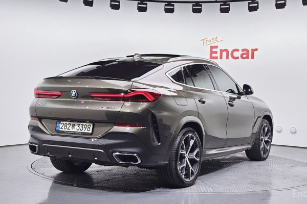 2022 BMW X6 с пробегом 77 910 км