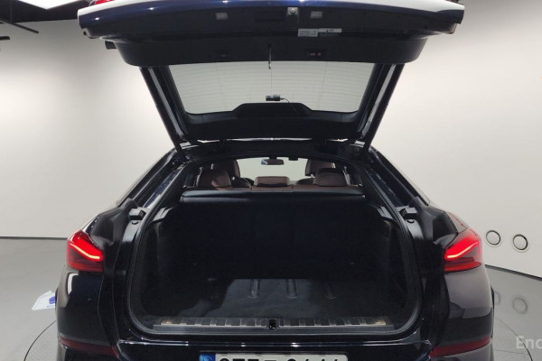 2022 BMW X6 с пробегом 72 903 км