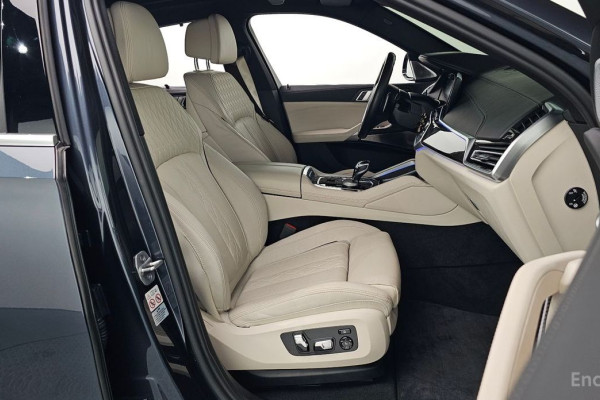 2022 BMW X6 с пробегом 28 003 км