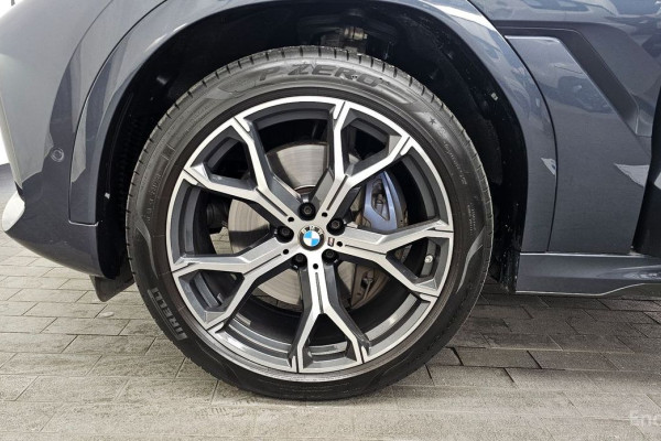 2022 BMW X6 с пробегом 33 859 км