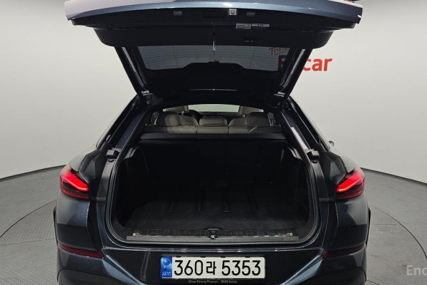 2022 BMW X6 с пробегом 28 003 км