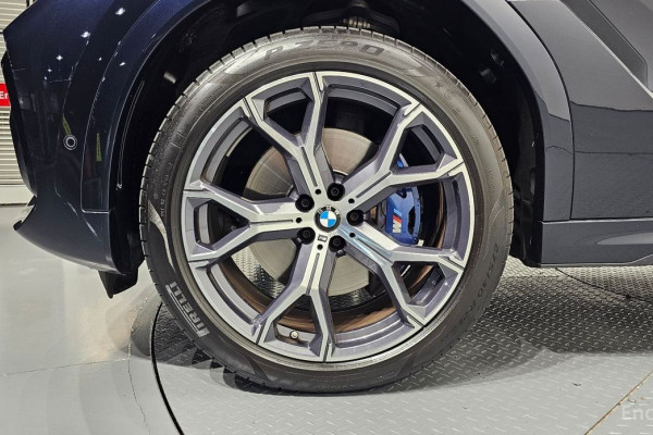 2022 BMW X6 с пробегом 27 571 км